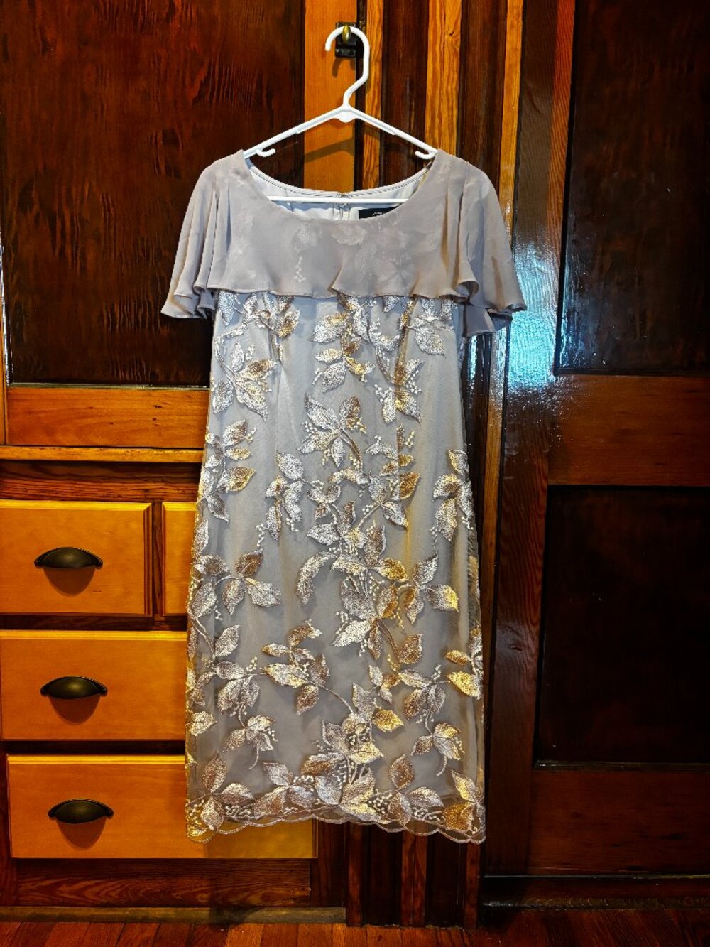 Alex Evenings Champagne Knee-Length Leaf Motif Dress Size 8